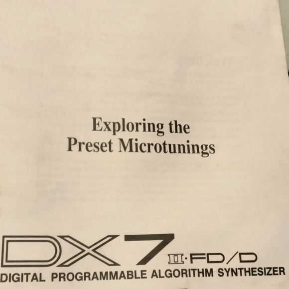 Vintage Yamaha DX-9 keyboard manuals - Picture 1 of 7